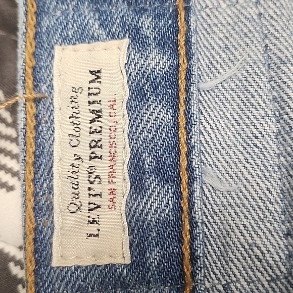 Premium Levi's Skinny Distressed Jeans EUC - Picture 10 of 11